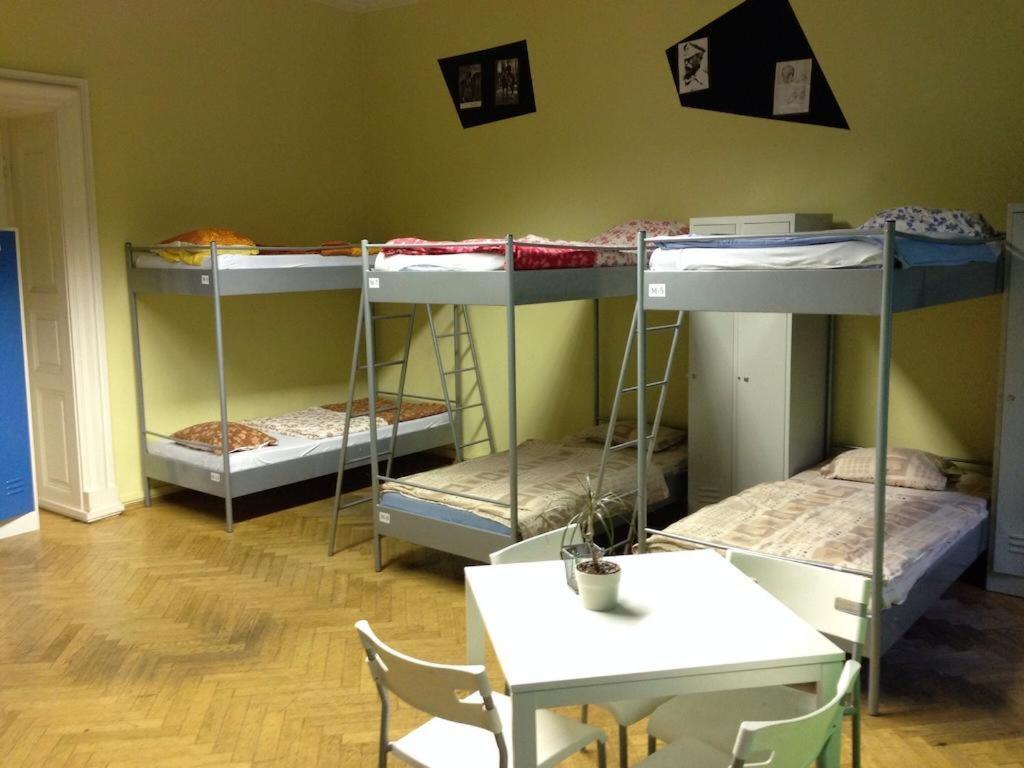Hostel Sg1 *