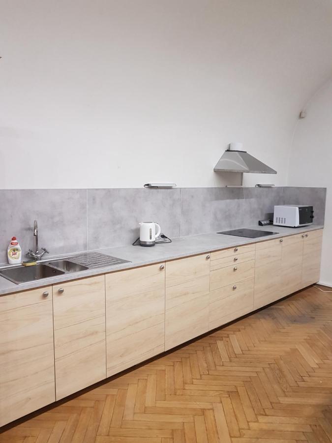 Sg1 Hostel